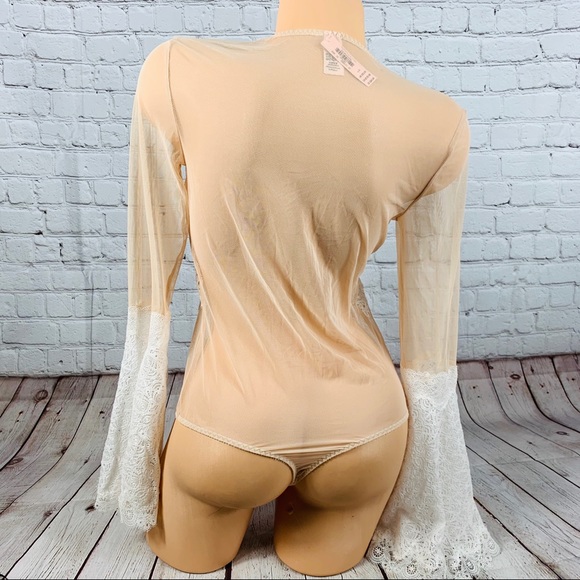 Victoria’s Secret Boho Chantilly Lace Bodysuit - Picture 6 of 7